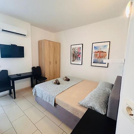 Apartment In The Center Of Pula Exteriör bild