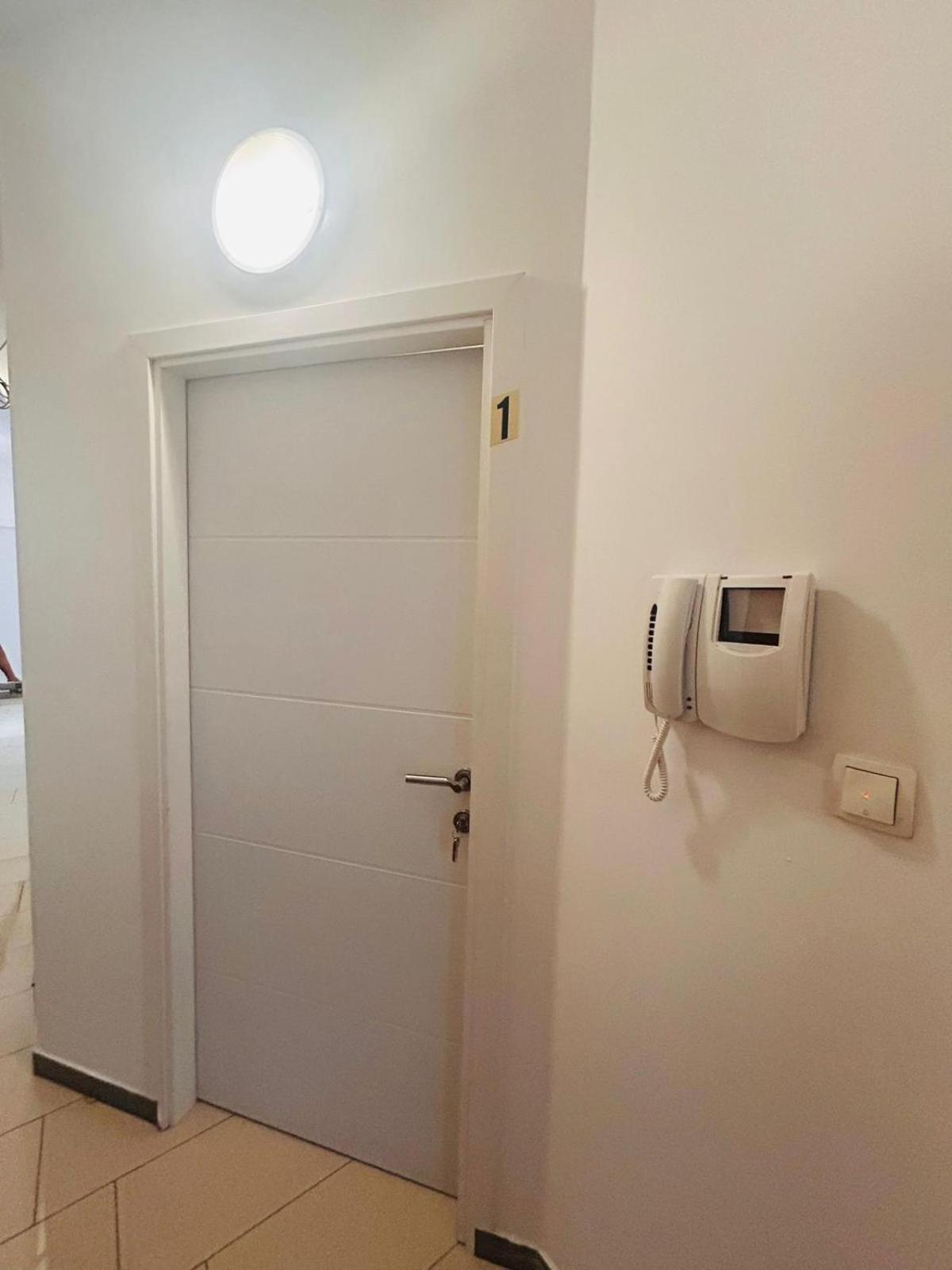 Apartment In The Center Of Pula Exteriör bild