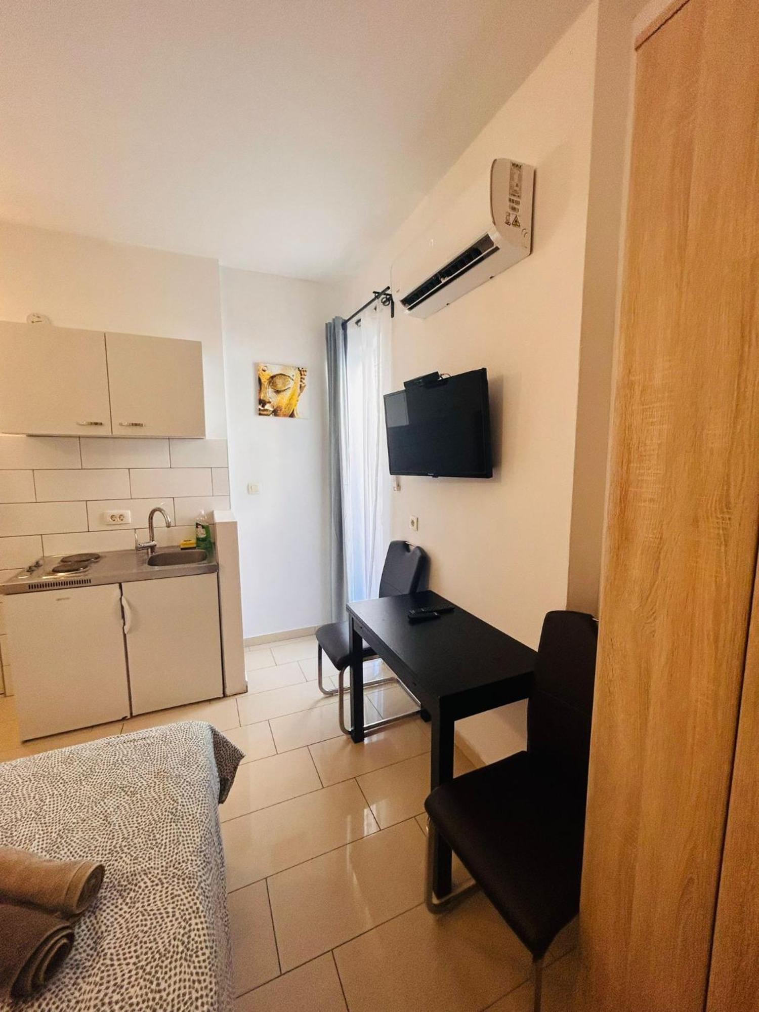 Apartment In The Center Of Pula Exteriör bild