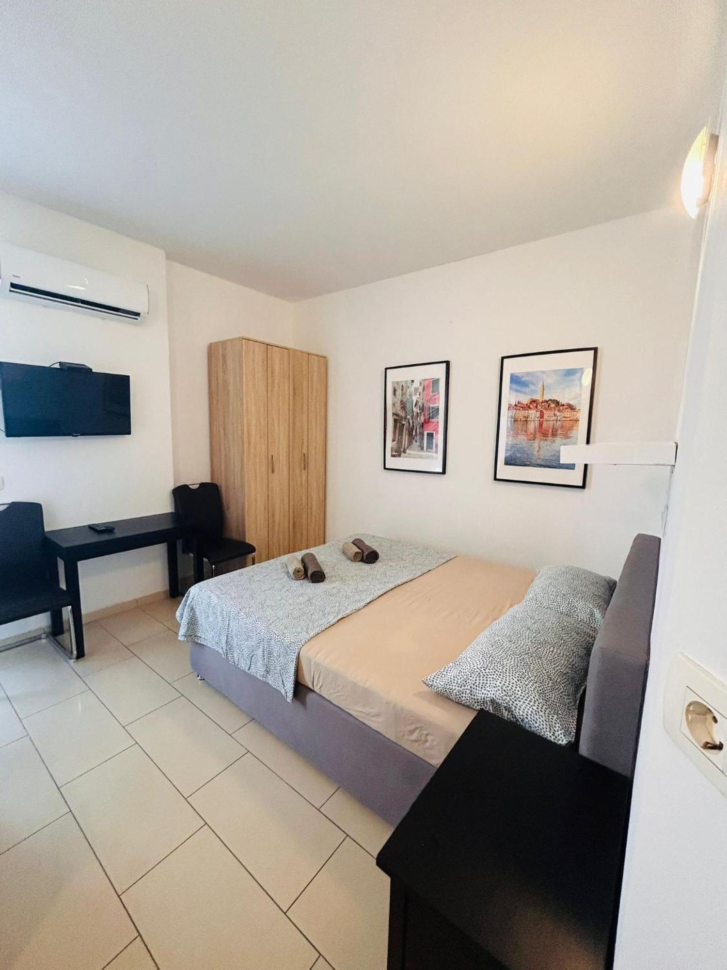 Apartment In The Center Of Pula Exteriör bild