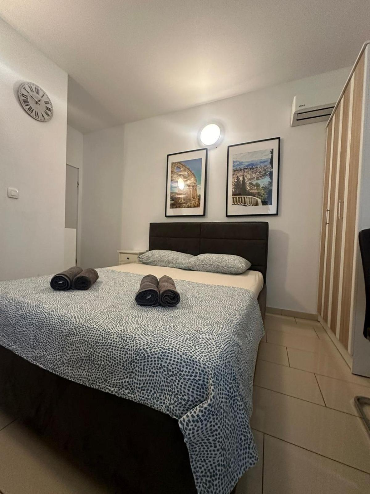 Apartment In The Center Of Pula Exteriör bild