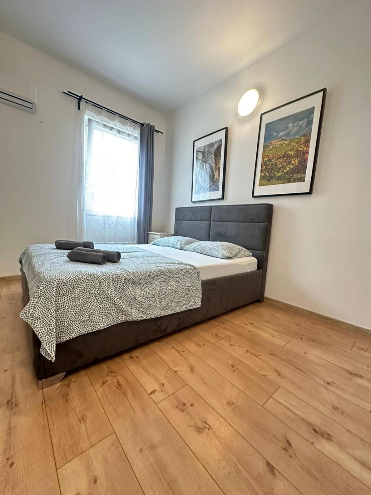 Apartment In The Center Of Pula Exteriör bild