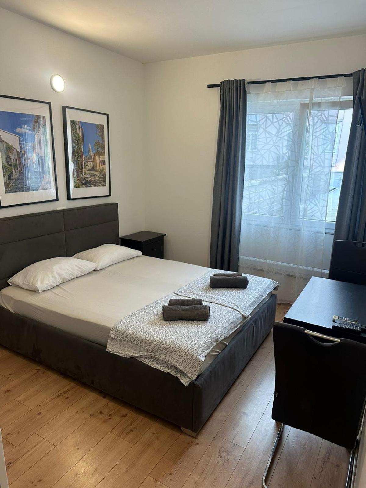 Apartment In The Center Of Pula Exteriör bild